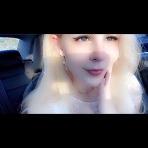 Meet your Posher, Ava